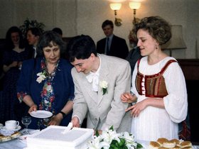 1994-05-14-16-36500 Dominic, cake (c) Linda Jenkin.jpg